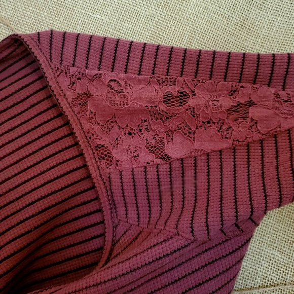 Chloe K Henley LS Shirt Lace Shoulder Wine Color - Picture 2 of 3